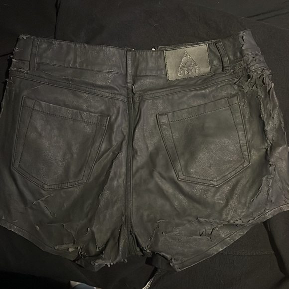 UNIF | Shorts - Picture 3 of 5